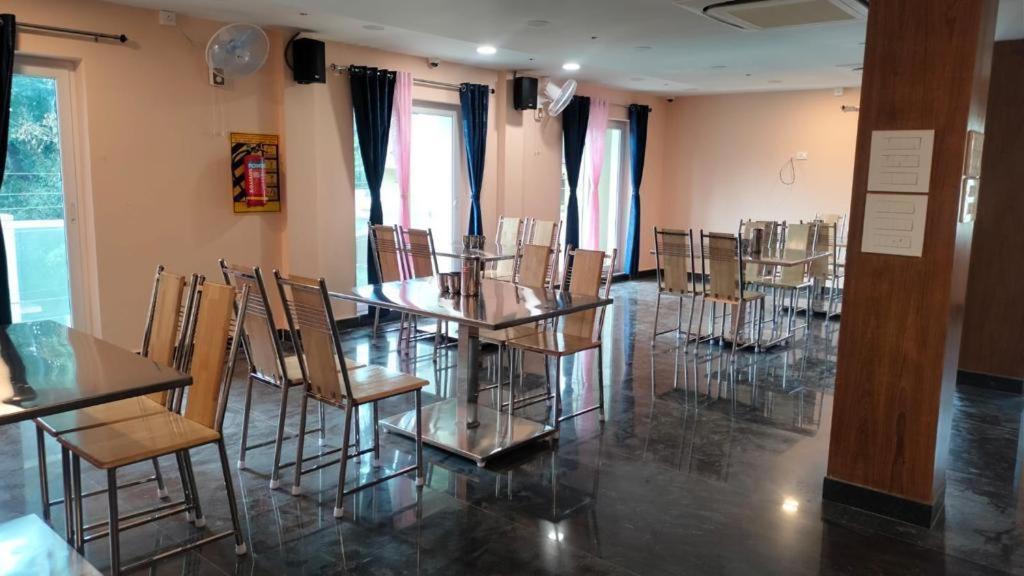 Hotel Madigai Thanjavur Esterno foto